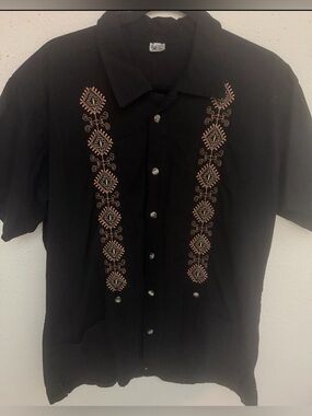Algodon Embroidered Short-Sleeve Cuban Shirt - Black with front pockets EX= M